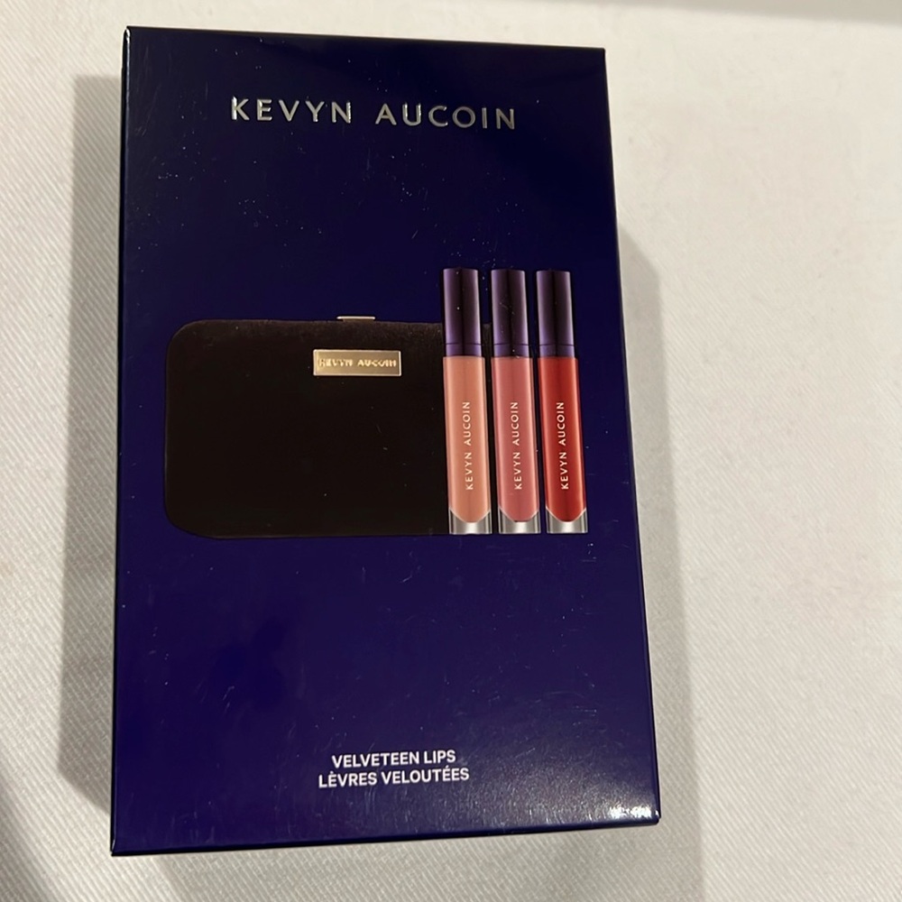 Kevyn Aucoin velveteen lips clutch